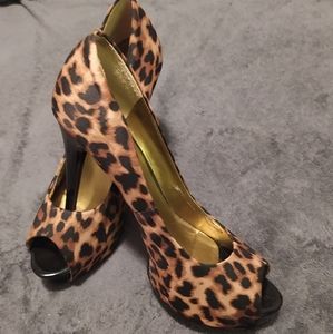 Guess animal print plataform pumps stiletto size 9